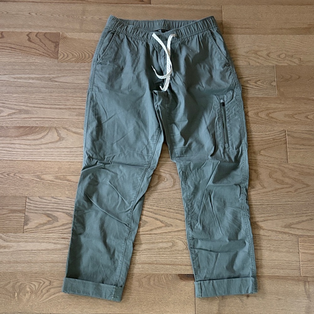Vuori Women's Straight Leg Olive Pants
